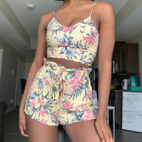 H&M Floral Crop Top high Waist Shorts 2pc Set - Picture 2 of 6